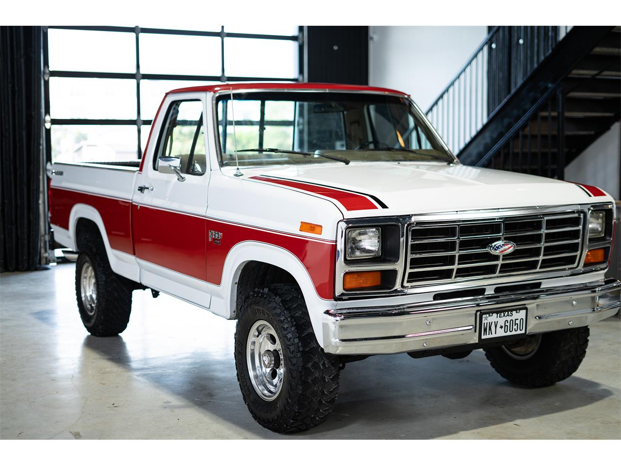 Ford-F150-1985-White-Red-Tan-1