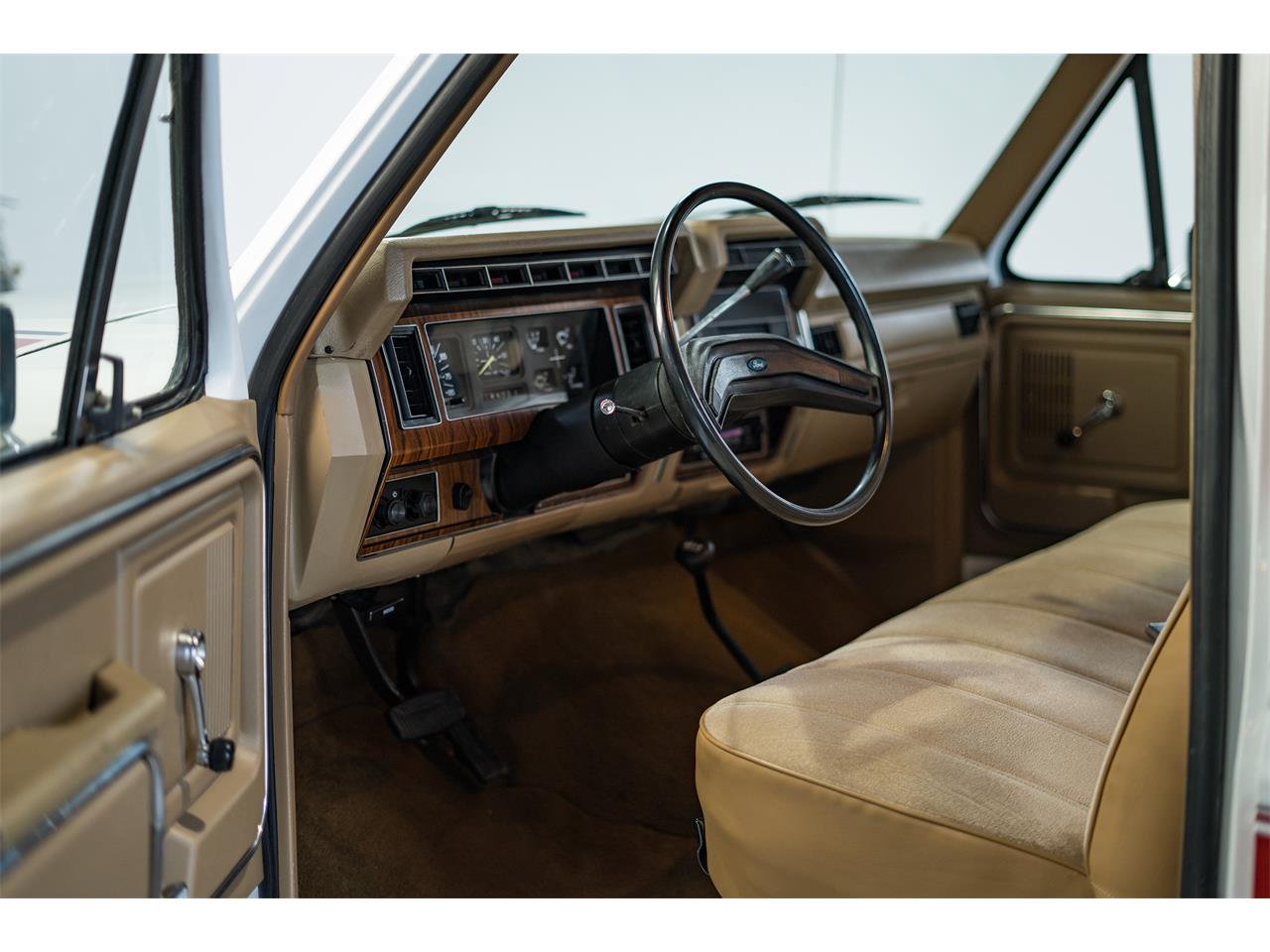 Ford-F150-1985-White-Red-Tan-5