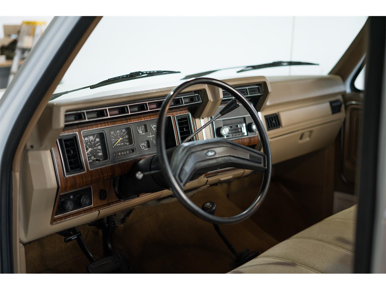 Ford-F150-1985-White-Red-Tan-6