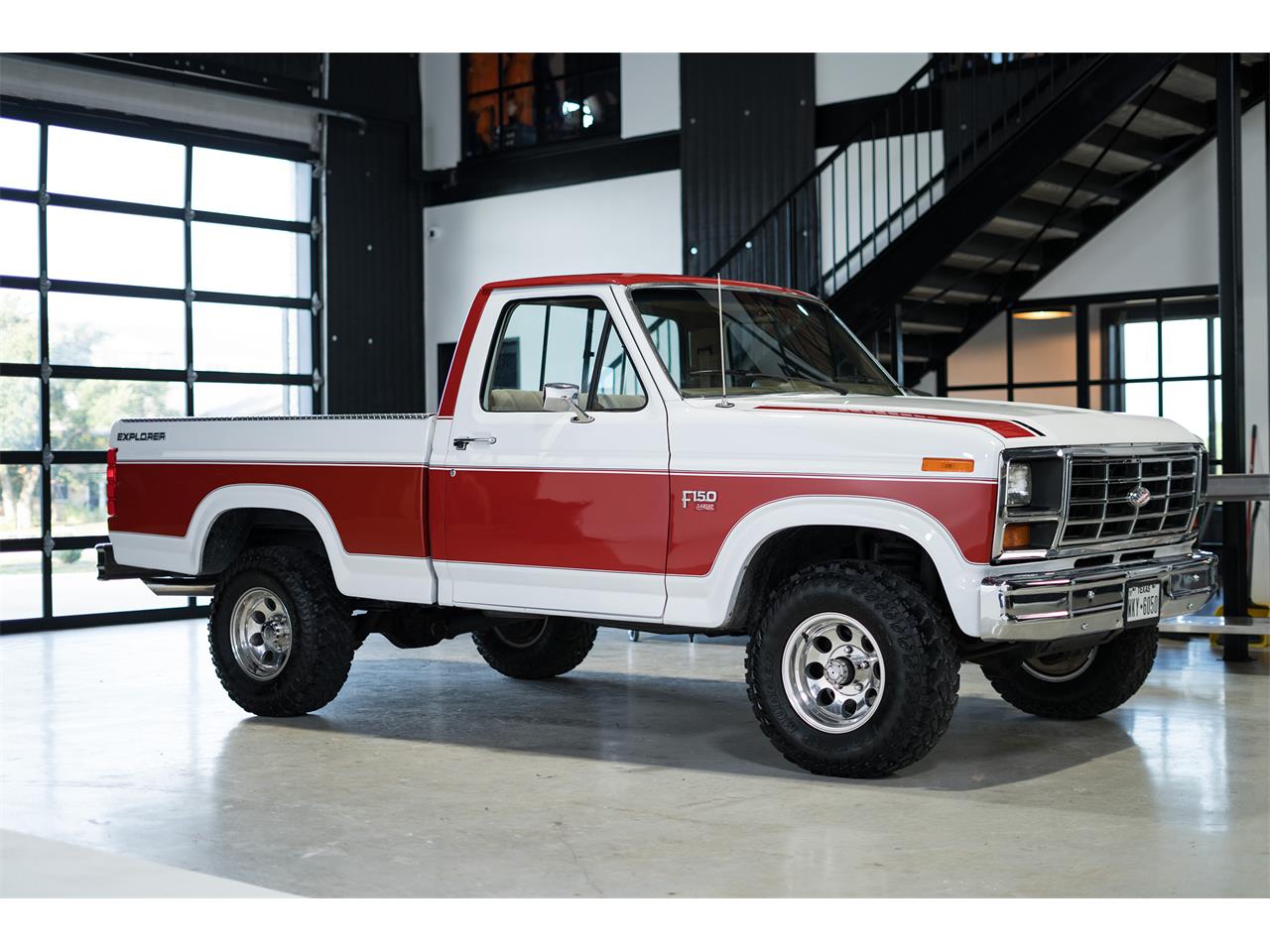 Ford-F150-1985-White-Red-Tan