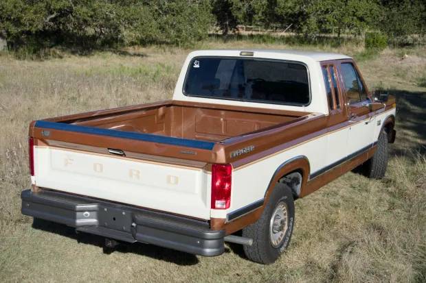 Ford-F150-1985-brown-1