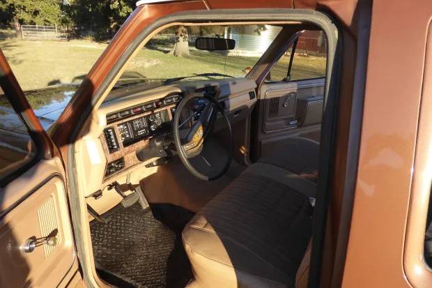 Ford-F150-1985-brown-5
