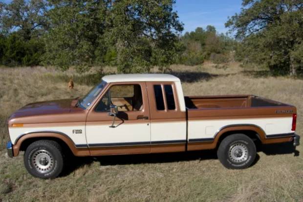 Ford-F150-1985-brown