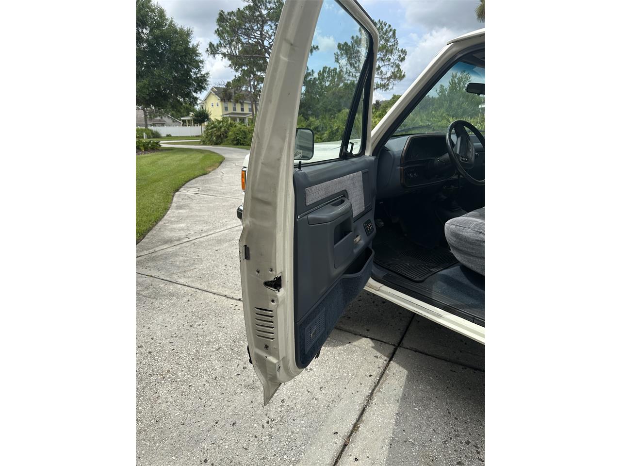 Ford-F150-1989-Colonial-White-Crystal-Blue-11