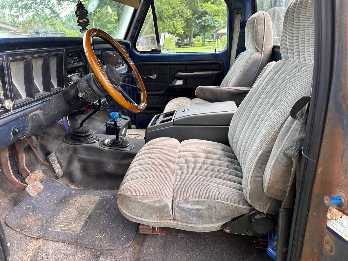 Ford-F150-4x4-1978-custom-2