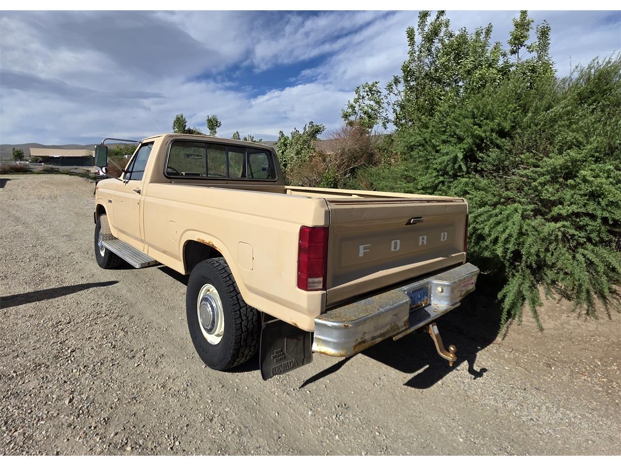 Ford-F250-1985-Tan-Tan-17