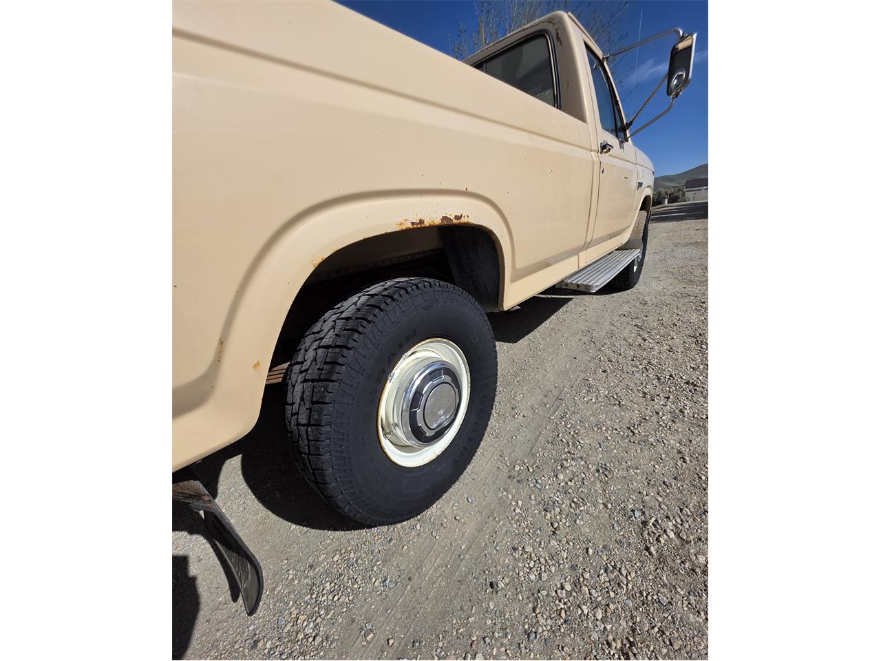 Ford-F250-1985-Tan-Tan-24