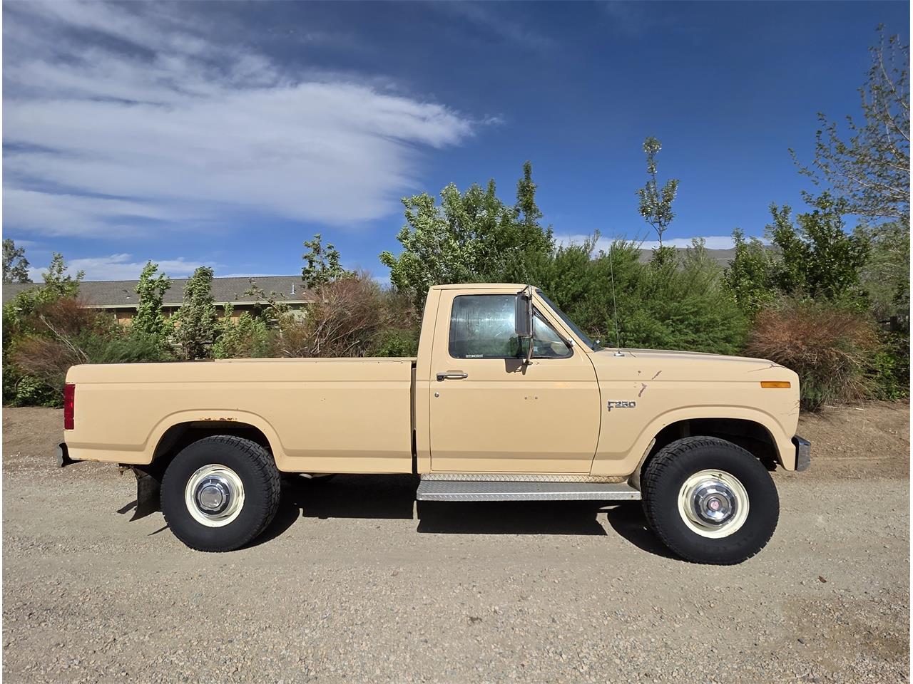 Ford-F250-1985-Tan-Tan-30