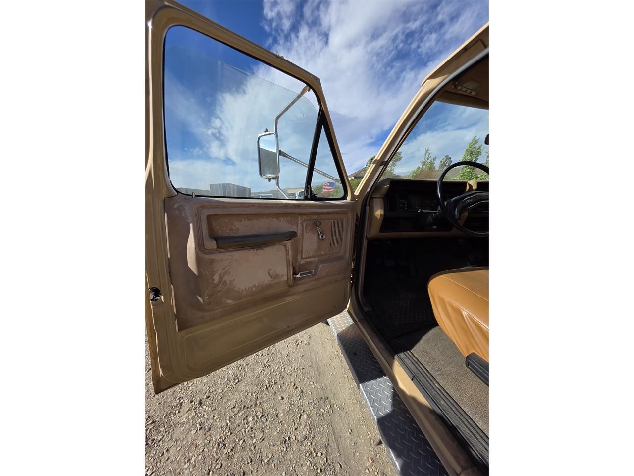 Ford-F250-1985-Tan-Tan-33