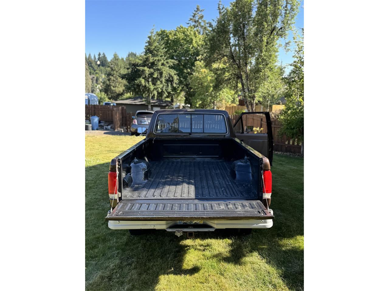 Ford-F250-1989-Dark-Brown-Tan-2