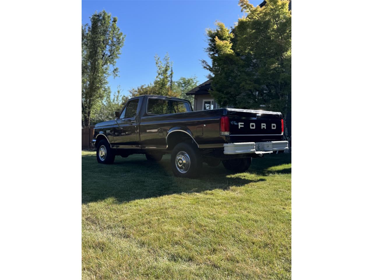 Ford-F250-1989-Dark-Brown-Tan-3