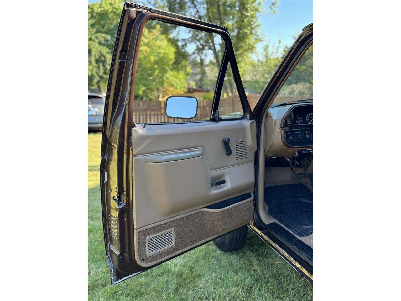 Ford-F250-1989-Dark-Brown-Tan-4