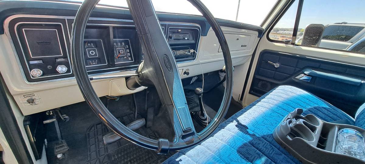 Ford-F250-4x4-1975-10