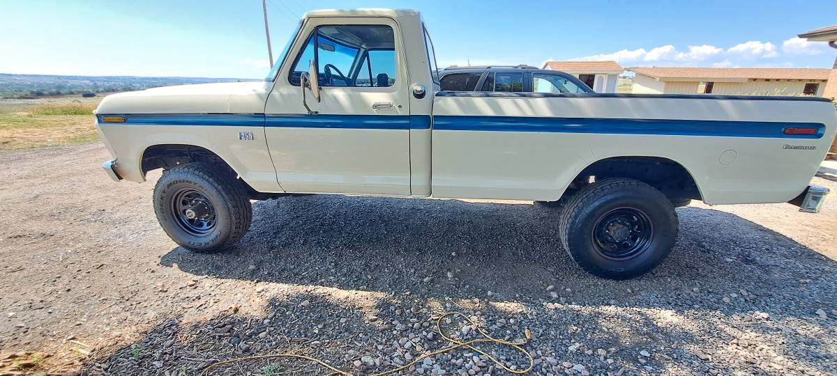 Ford-F250-4x4-1975-3