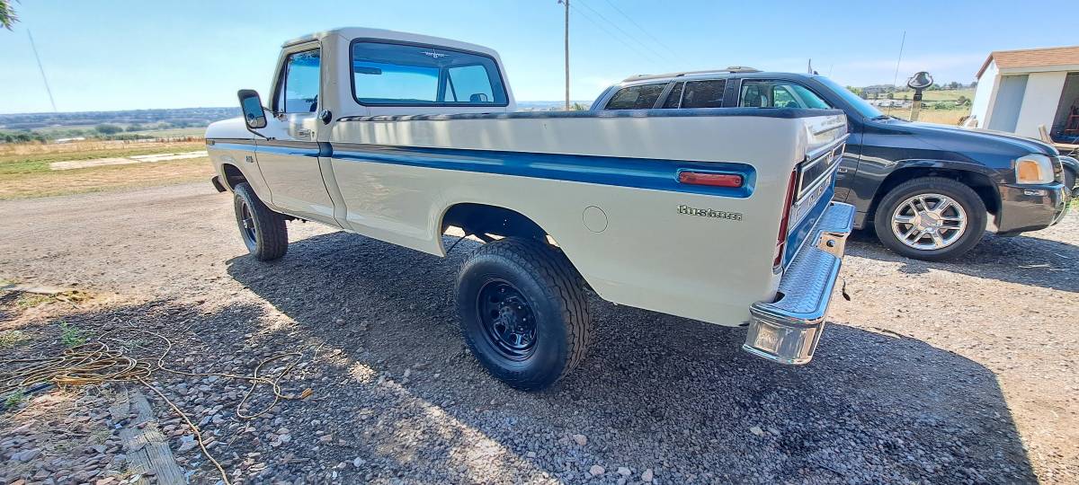 Ford-F250-4x4-1975-6