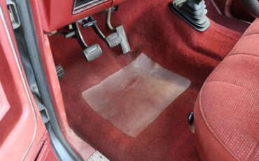 Ford-F250-lariat-1985-SilverCharcoal-Red-14