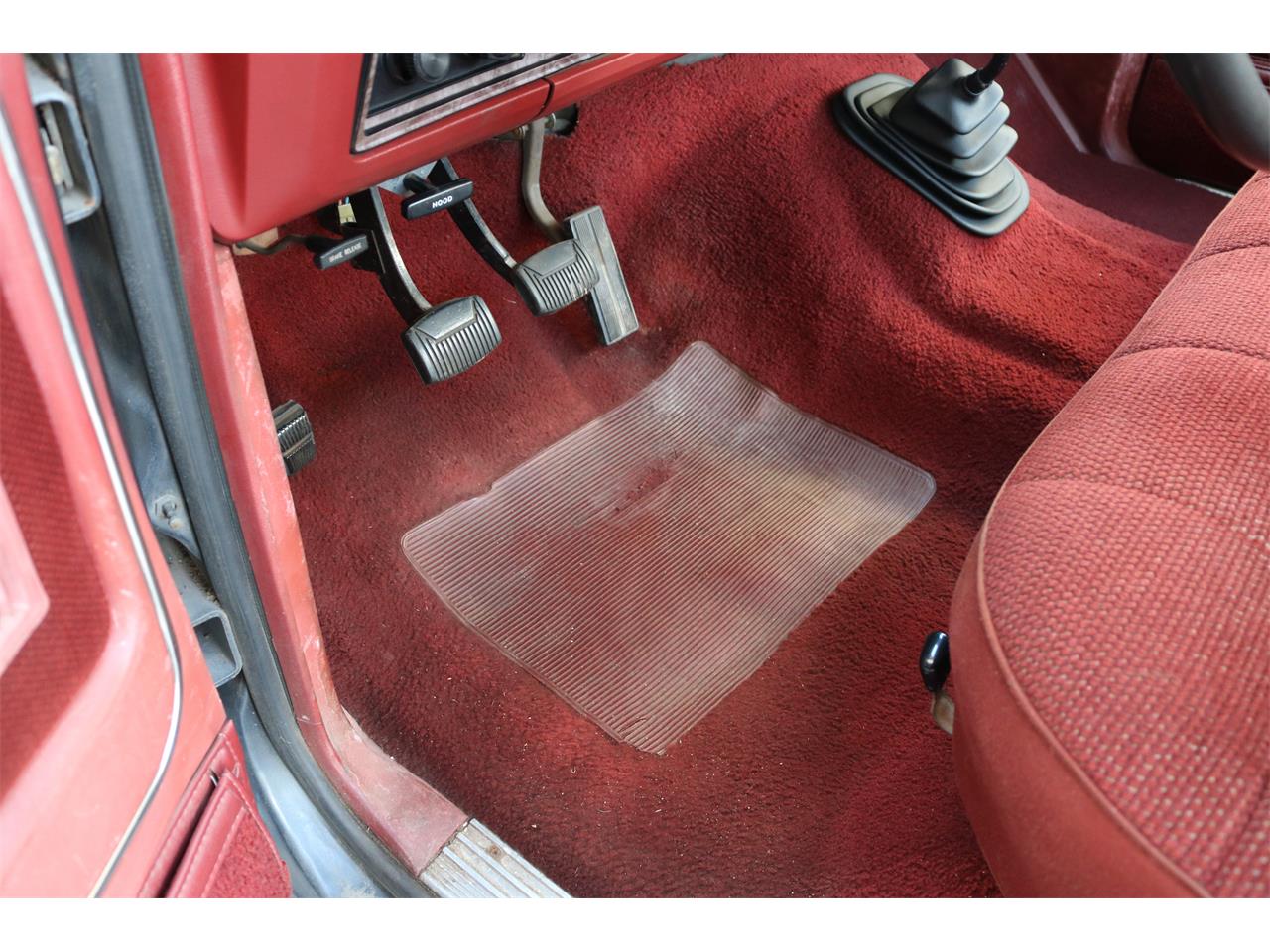Ford-F250-lariat-1985-SilverCharcoal-Red-14