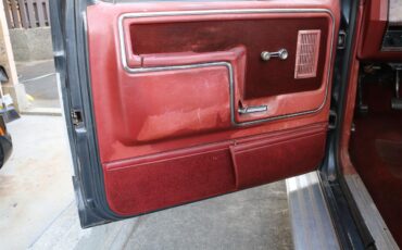 Ford-F250-lariat-1985-SilverCharcoal-Red-15