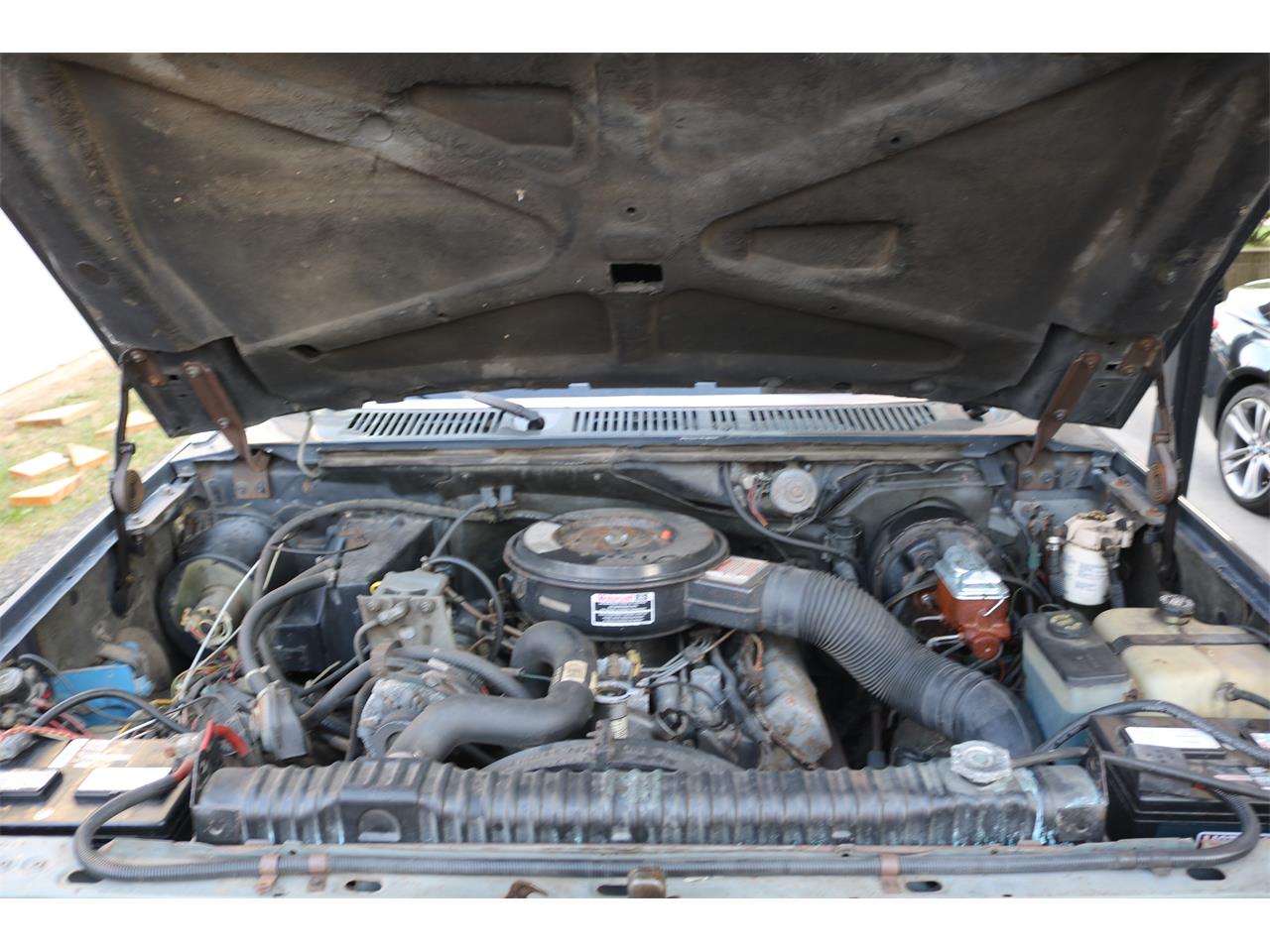 Ford-F250-lariat-1985-SilverCharcoal-Red-17