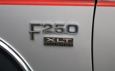 Ford-F250-lariat-1985-SilverCharcoal-Red-18