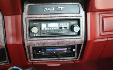 Ford-F250-lariat-1985-SilverCharcoal-Red-20