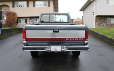 Ford-F250-lariat-1985-SilverCharcoal-Red-23