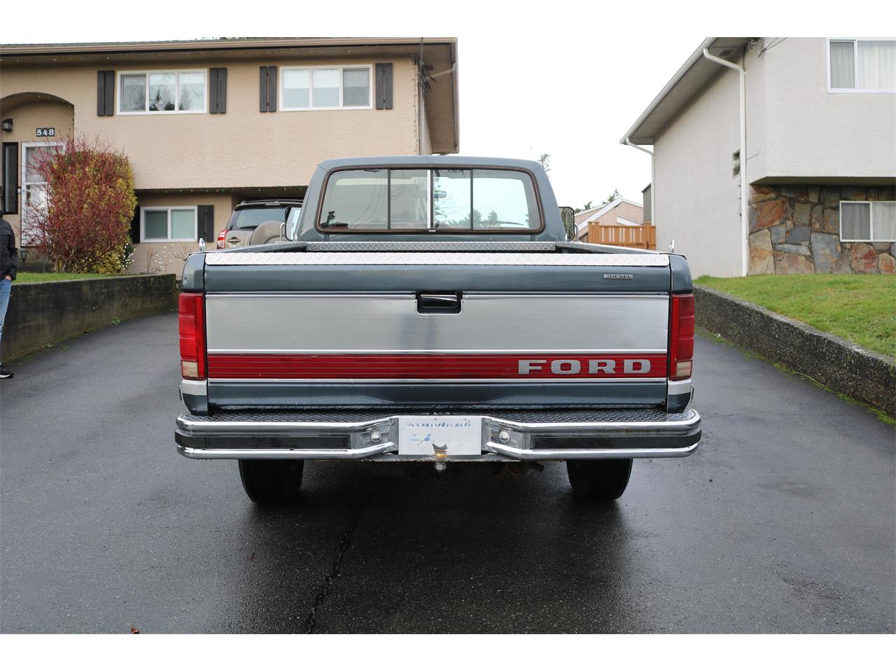 Ford-F250-lariat-1985-SilverCharcoal-Red-23