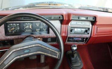 Ford-F250-lariat-1985-SilverCharcoal-Red-5