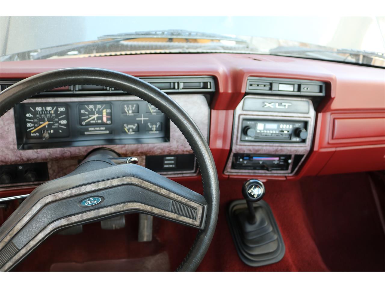 Ford-F250-lariat-1985-SilverCharcoal-Red-5