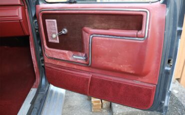 Ford-F250-lariat-1985-SilverCharcoal-Red-6