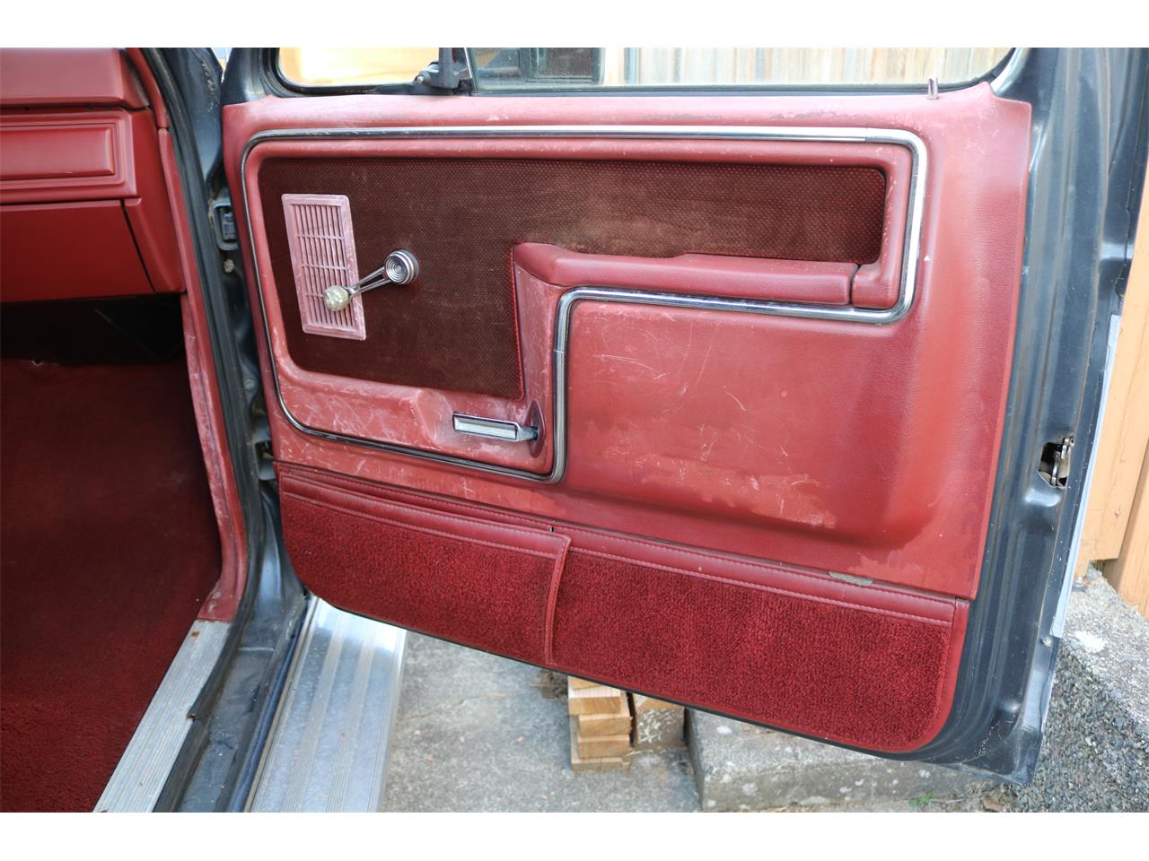 Ford-F250-lariat-1985-SilverCharcoal-Red-6