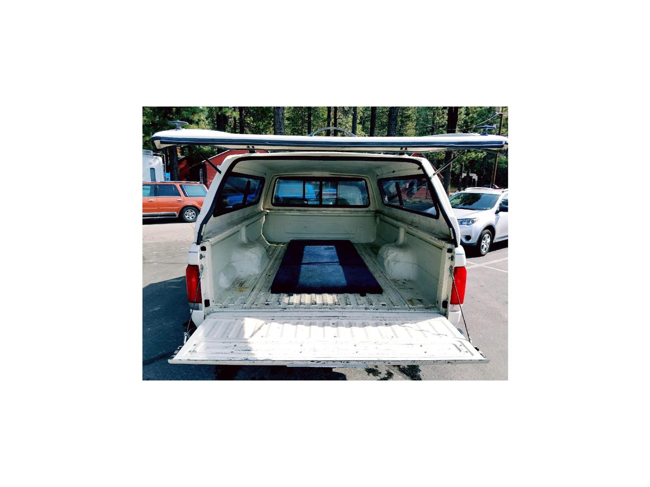 Ford-F250-lariat-1987-White-Blue-10