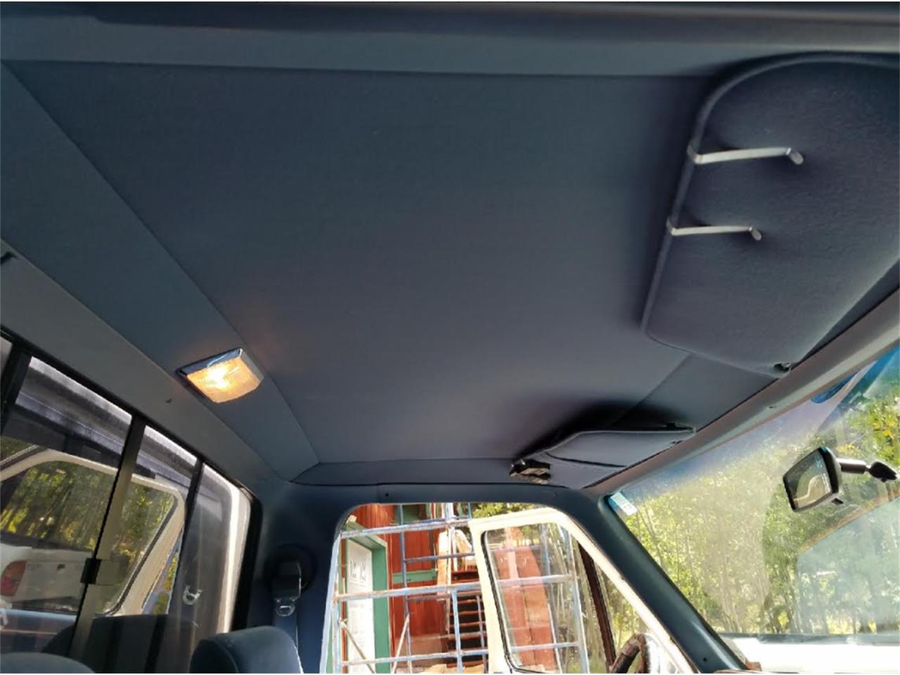 Ford-F250-lariat-1987-White-Blue-17
