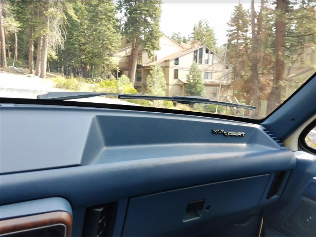 Ford-F250-lariat-1987-White-Blue-18