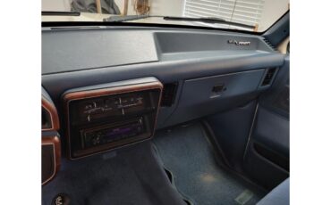Ford-F250-lariat-1987-White-Blue-21