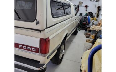 Ford-F250-lariat-1987-White-Blue-4