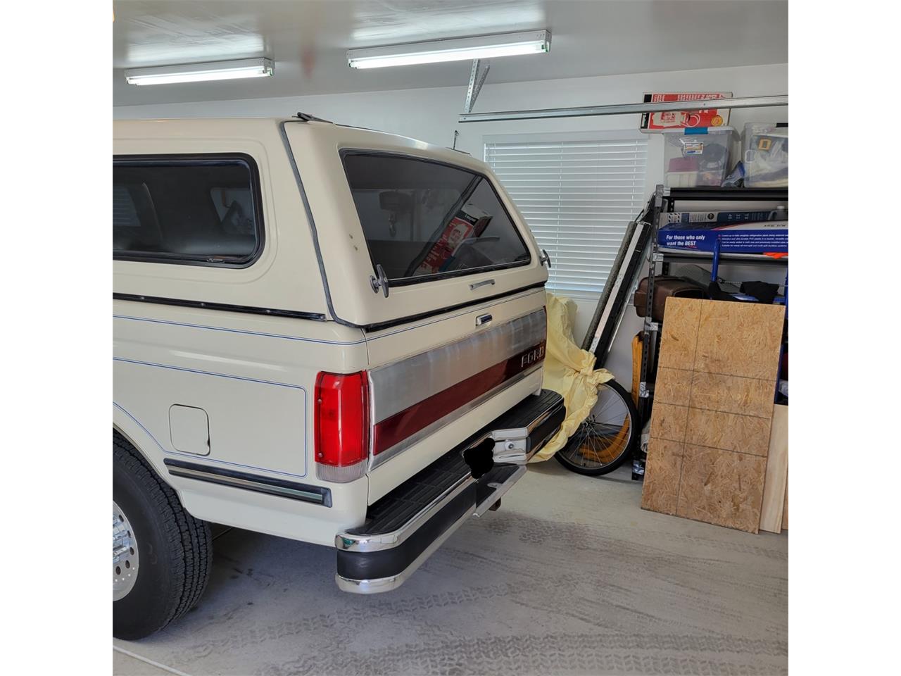 Ford-F250-lariat-1987-White-Blue-6