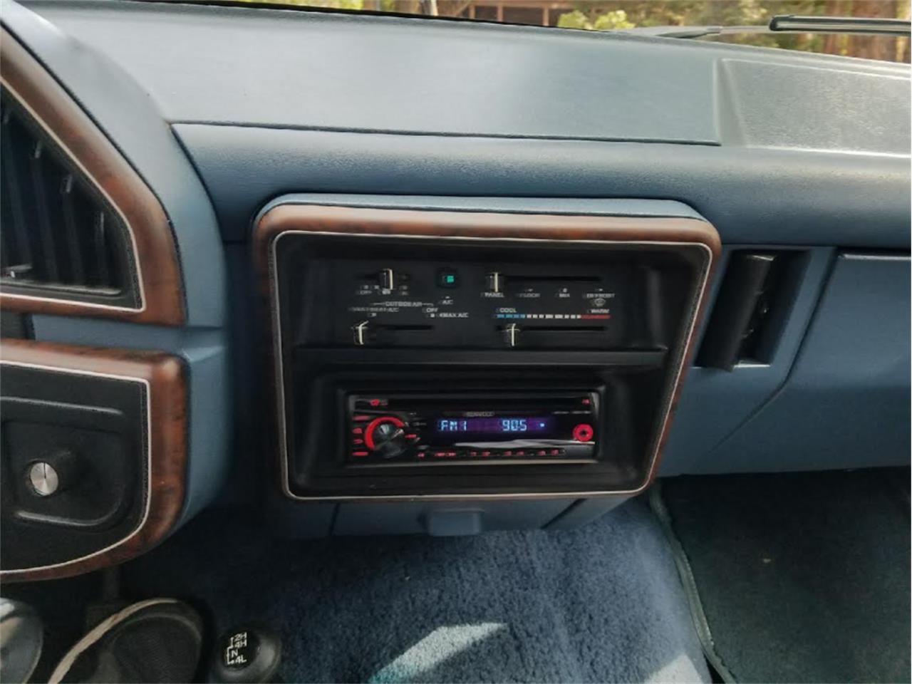 Ford-F250-lariat-1987-White-Blue-7