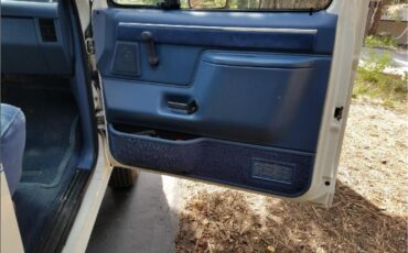 Ford-F250-lariat-1987-White-Blue-9