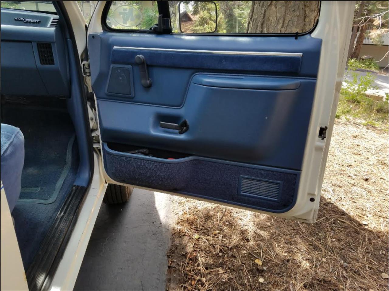 Ford-F250-lariat-1987-White-Blue-9