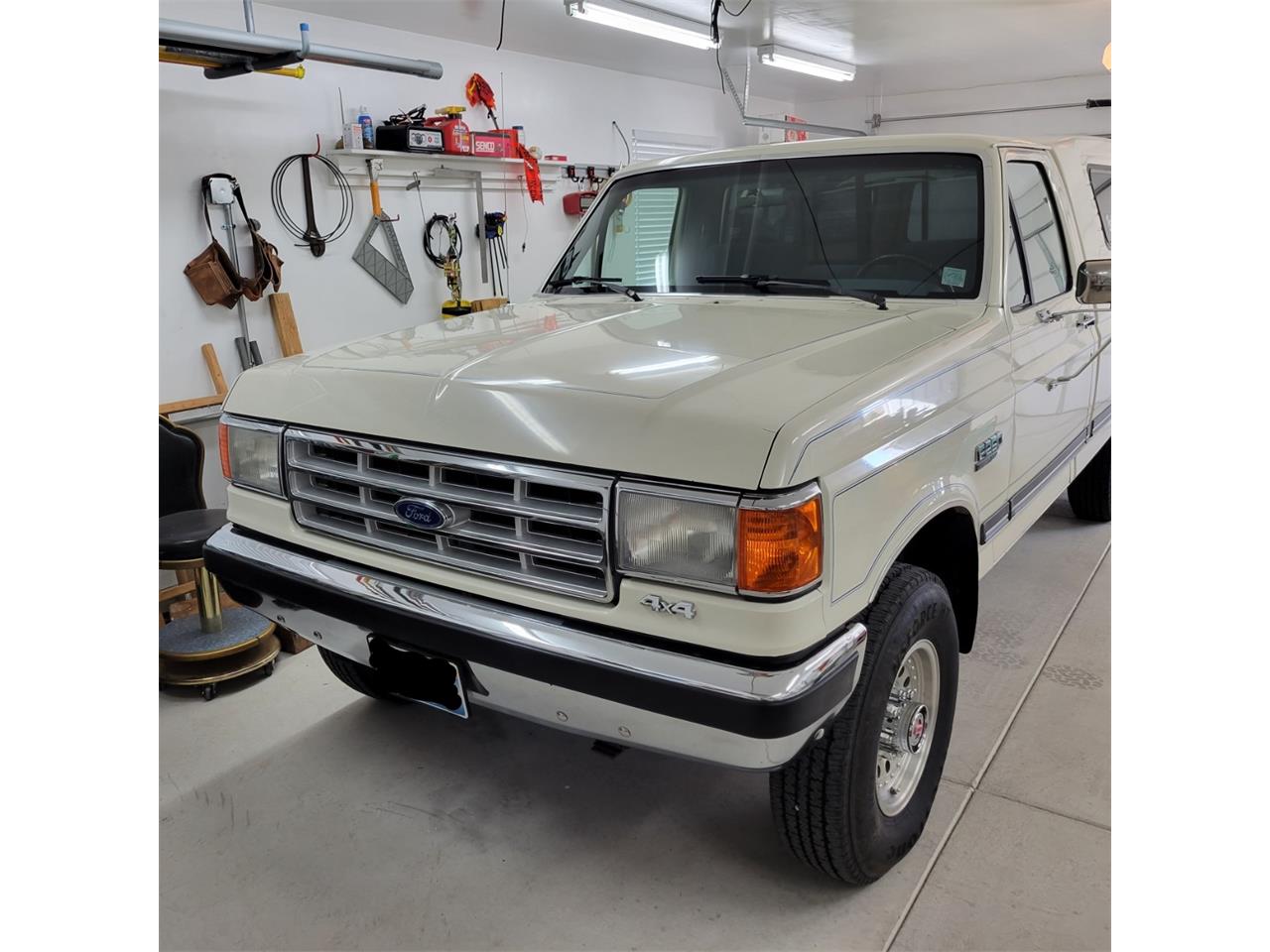 Ford-F250-lariat-1987-White-Blue