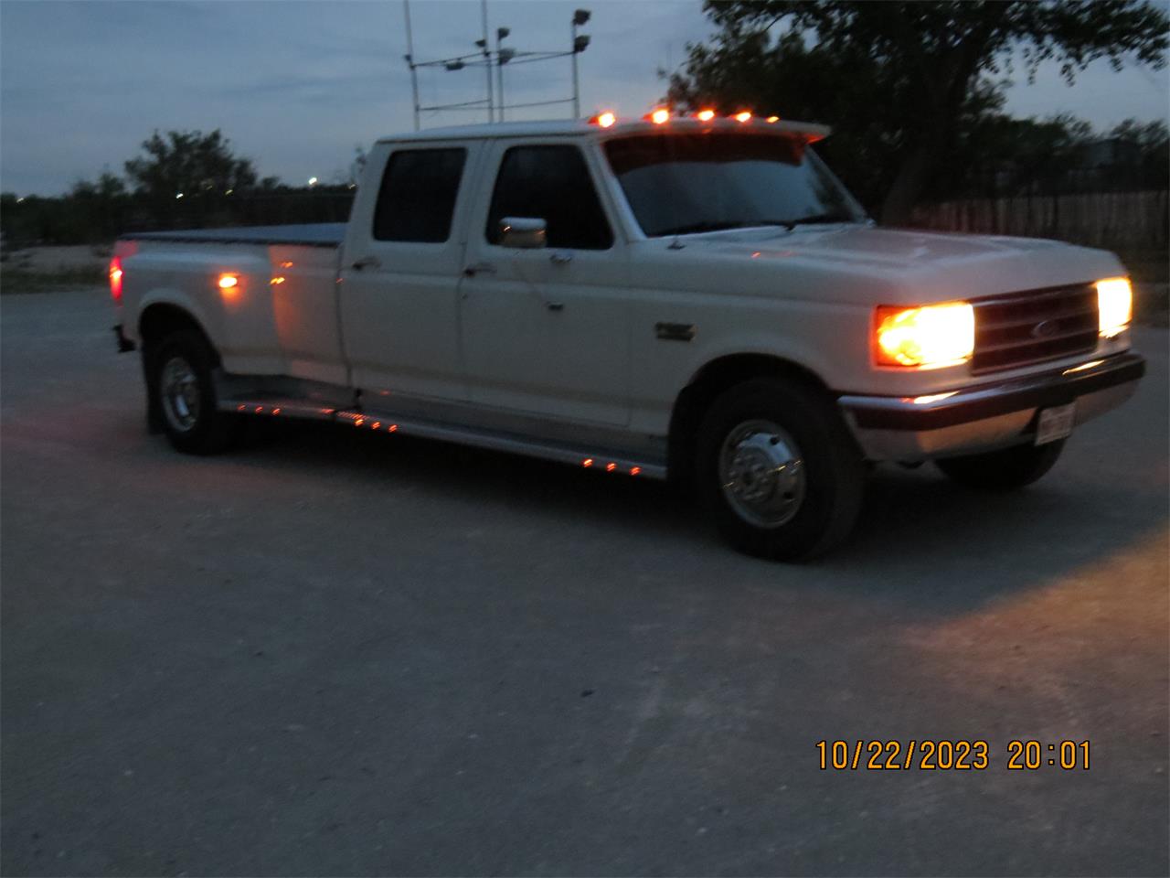 Ford-F350-1989-Wimbledon-white-Blue-3
