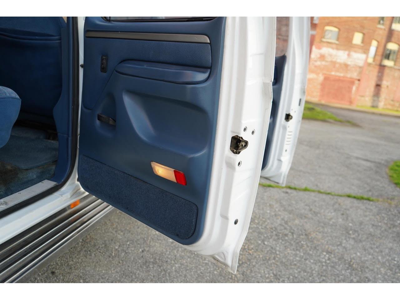 Ford-F350-1995-White-Blue-14