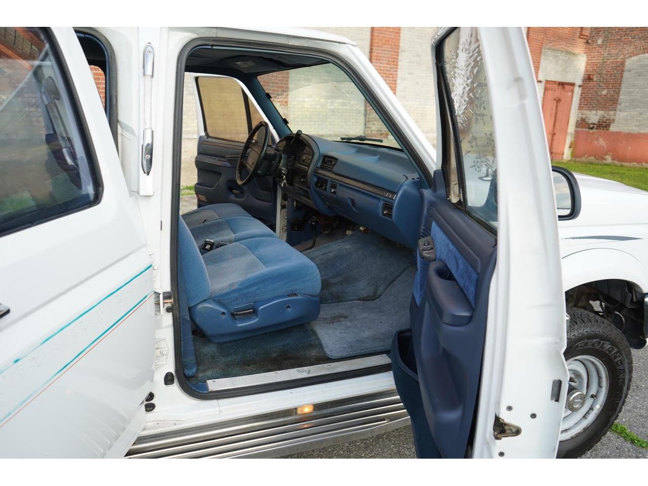 Ford-F350-1995-White-Blue-16
