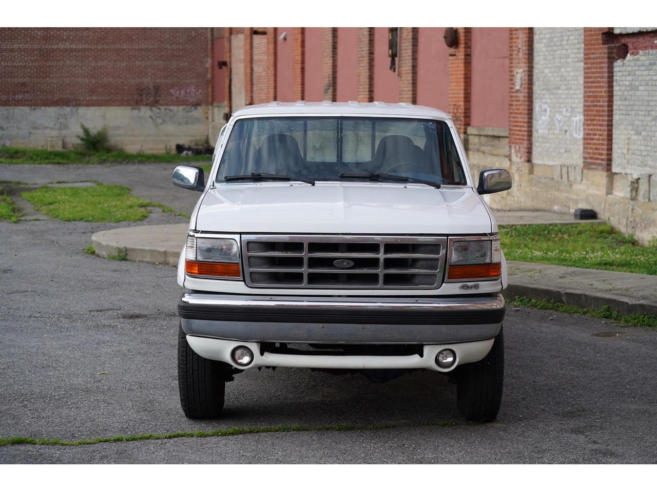 Ford-F350-1995-White-Blue-29