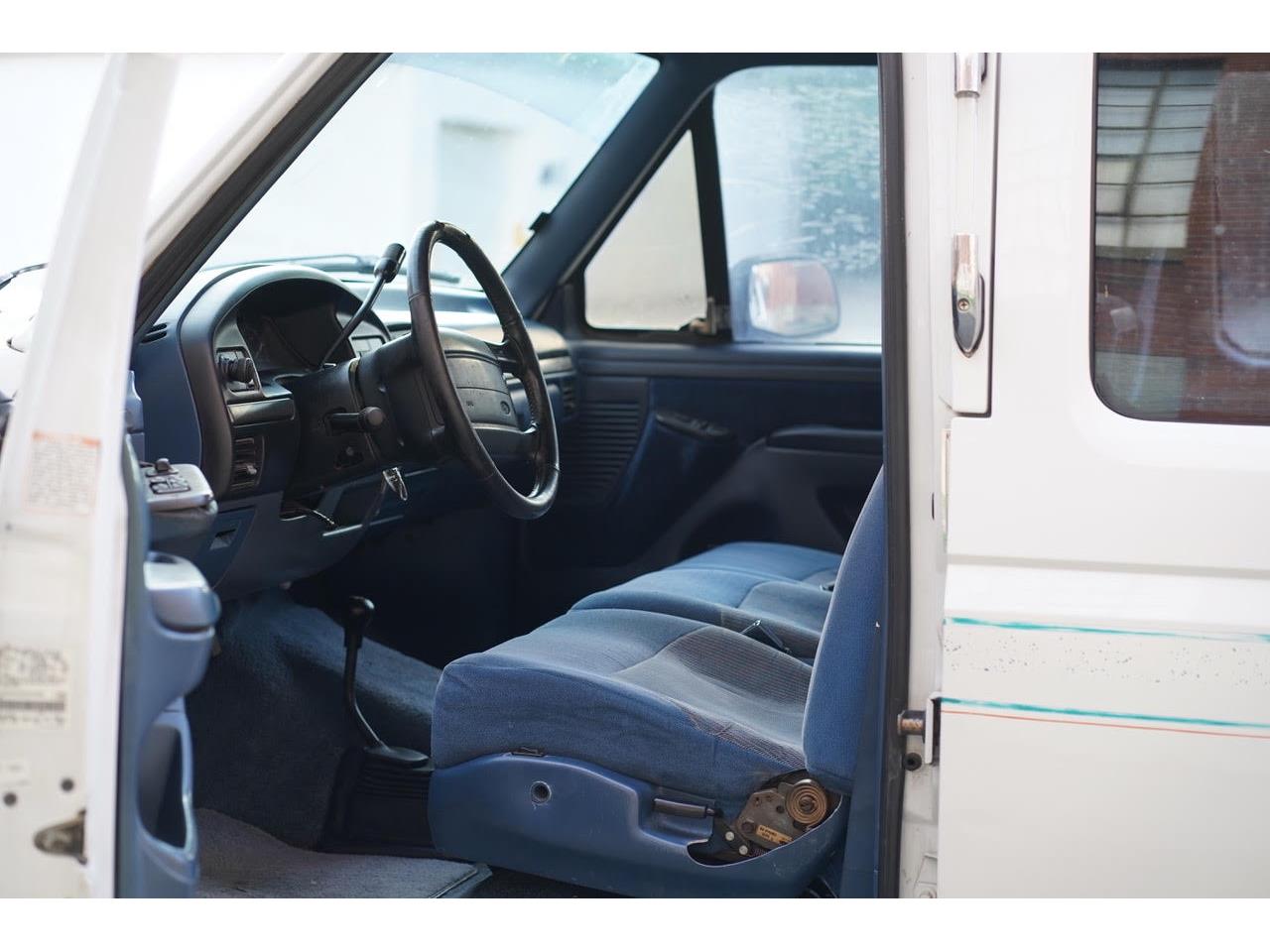 Ford-F350-1995-White-Blue-34