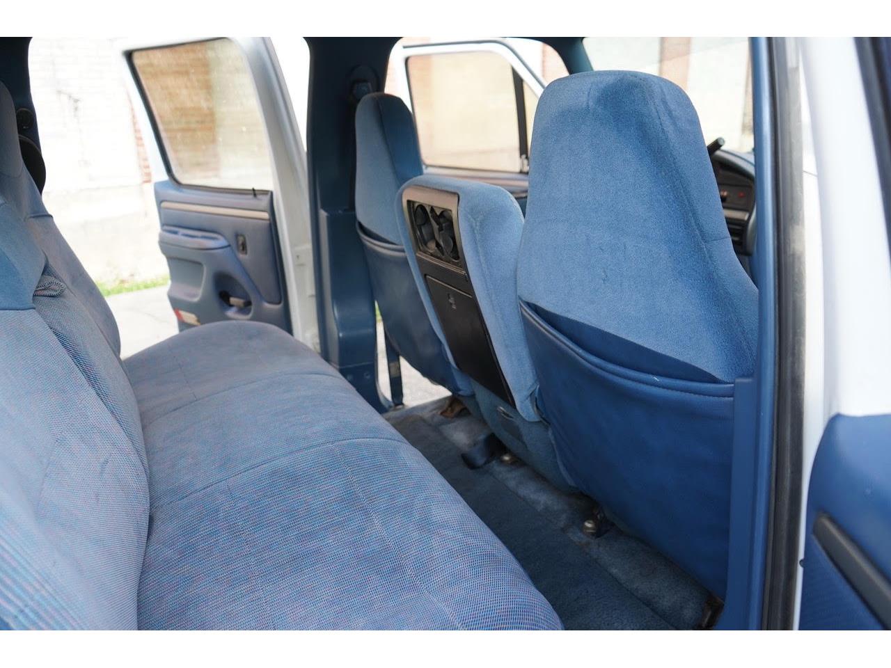 Ford-F350-1995-White-Blue-38