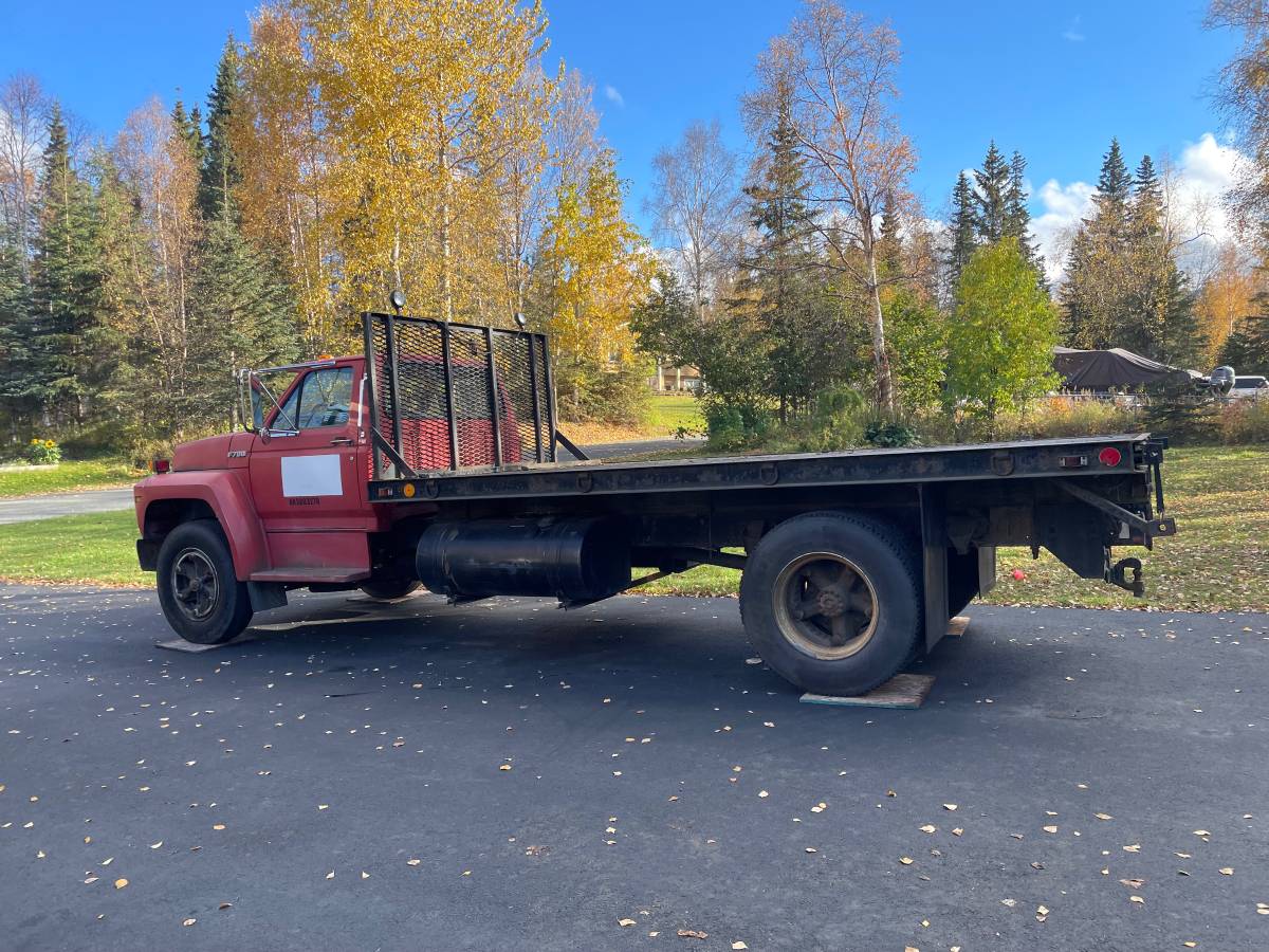 Ford-F700-1989-red-1