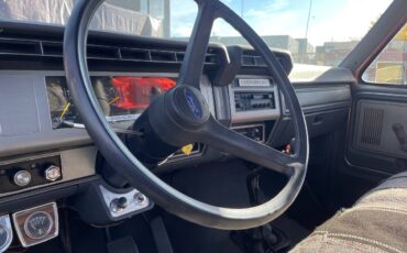 Ford-F700-1989-red-4