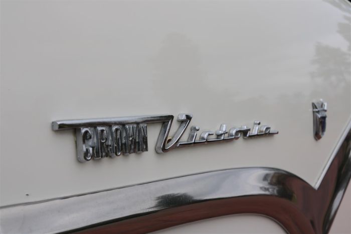 Ford-Fairlane-1955-10